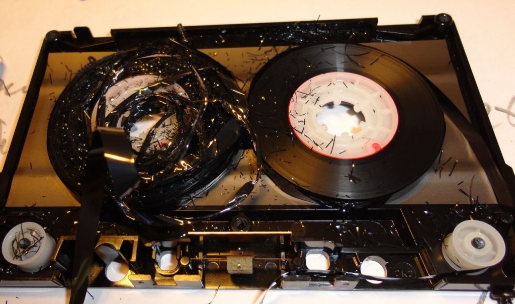 Uitgelichte afbeelding voor “De audiocassette: uitdagingen bij conservering en digitalisering”