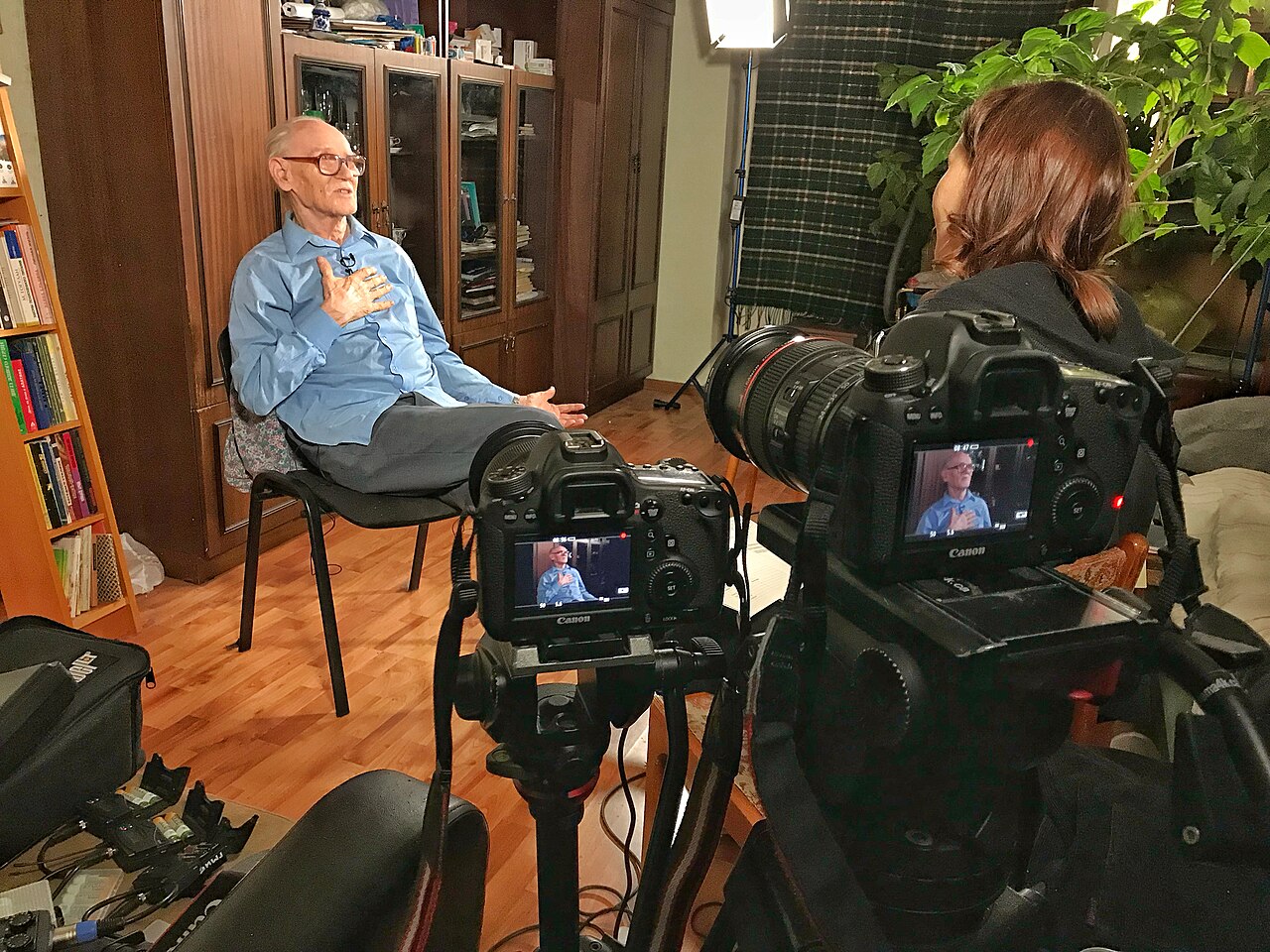 Gulag survivor being filmed and interviewed for the My Gulag project.
